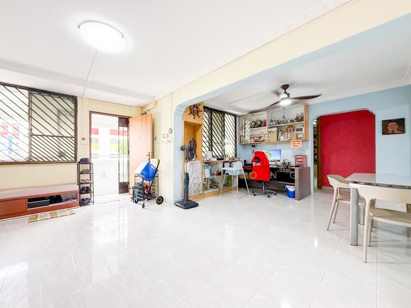 654 Yishun Avenue 4, 654 Yishun Avenue 4, 4 Bedrooms, 1,442 sqft, HDB Flat For Sale, by Aaron Leong, 500122557 - Living Room - PropertyGuru.com.sg
