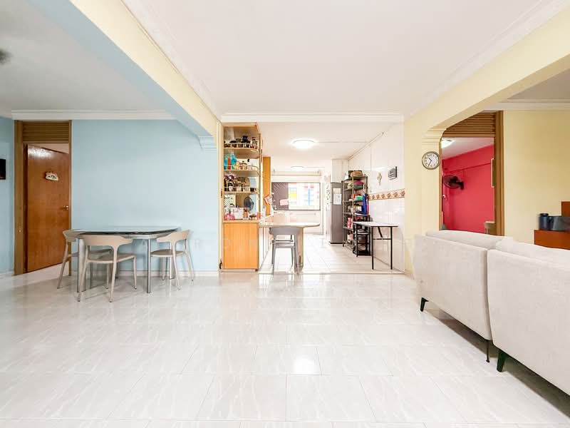 654 Yishun Avenue 4, 654 Yishun Avenue 4, 4 Bedrooms, 1,442 sqft, HDB Flat For Sale, by Aaron Leong, 500122557 - Living Room - PropertyGuru.com.sg