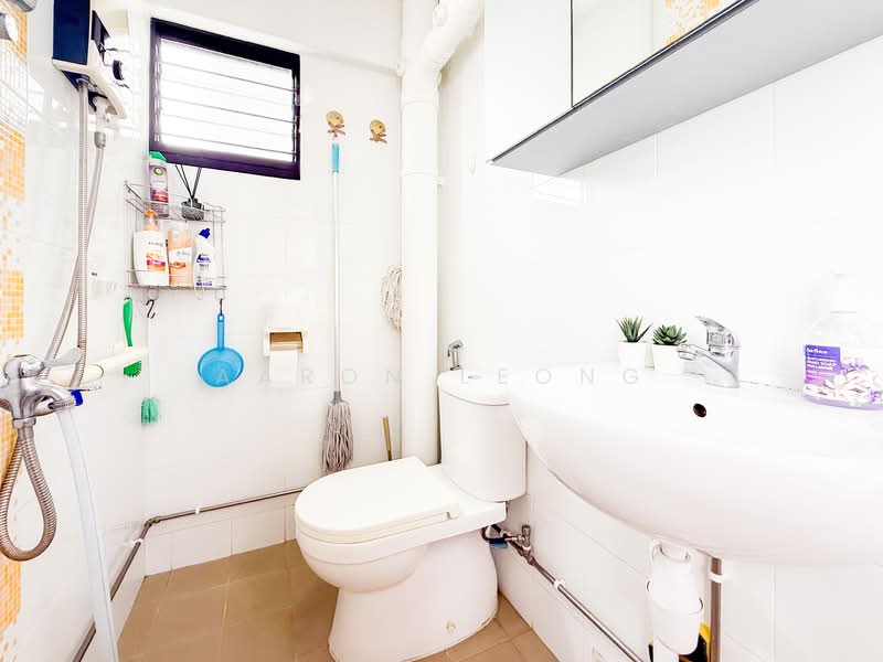 654 Yishun Avenue 4, 654 Yishun Avenue 4, 4 Bedrooms, 1,442 sqft, HDB Flat For Sale, by Aaron Leong, 500122557 - Bathroom - PropertyGuru.com.sg