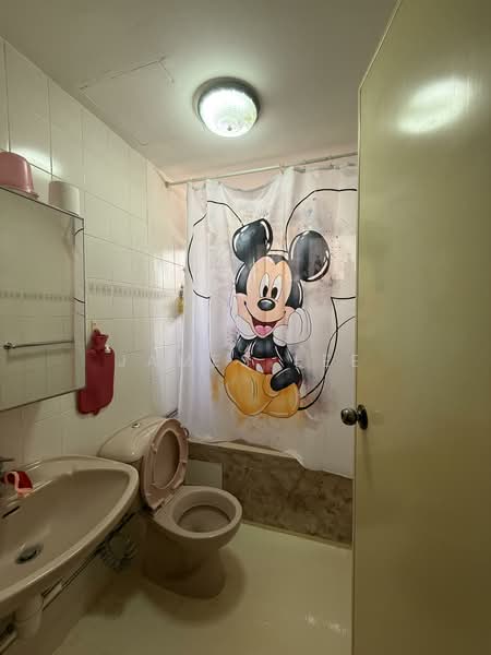 Bayshore Park, 50 Bayshore Road, 2 Bedrooms, 937 sqft, Condominium For Sale, by James Lee, 500122558 - Bathroom - PropertyGuru.com.sg