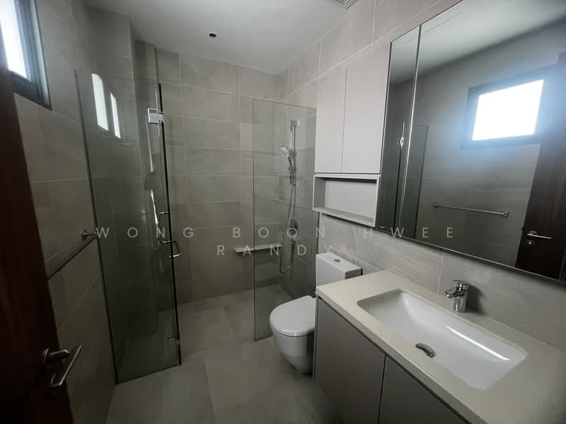 Shepherd's Hill Estate, Shepard's Drive, 10+ Bedrooms, 9,000 sqft, Detached House For Sale, by Wong Boon Hwee Randy, 500122572 - Bathroom - PropertyGuru.com.sg