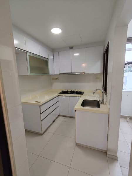 The Shorefront, 165A Jln. Loyang Besar, 3 Bedrooms, 1,000 sqft, Apartment For Rent, by Lynda How, 500122576 - Kitchen - PropertyGuru.com.sg