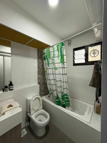 197D Boon Lay Fields, 197D Boon Lay Drive, 3 Bedrooms, 1,216 sqft, HDB Flat For Sale, by TONY, 500122585 - Bathroom - PropertyGuru.com.sg