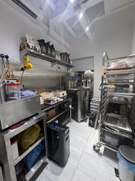 Nice Reno F&B/Cafe Shophouse. Good Location near Farrer Park/Little India Area, Farrer Park/Race Course Road/Little India Area/Jalan Besar/Boon Keng, 1,686 sqft, Food & Beverage For Rent, by Ashlyn Peh, 500122623 - Kitchen - CommercialGuru.com.sg