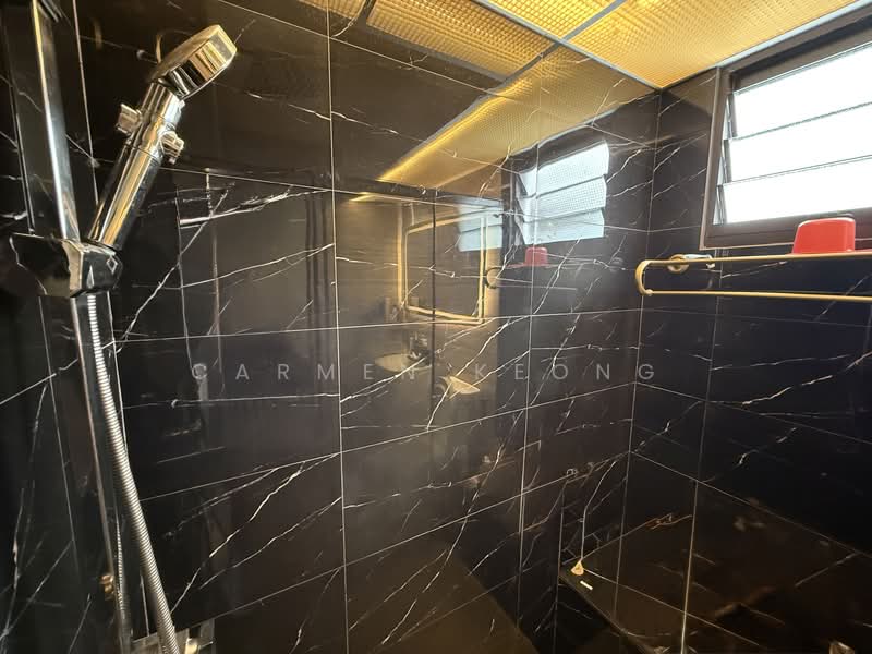 996B Buangkok Crescent, 996B Buangkok Crescent, 3 Bedrooms, 1,001 sqft, HDB Flat For Sale, by Carmen Keong, 500122643 - Bathroom - PropertyGuru.com.sg