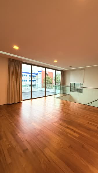 Detached at NOVENA, CHANCERY for rent. 5 min walk to Novena MRT, , 5 Bedrooms, 5,800 sqft, Detached House For Rent, by Kua WanTing, 500122670 - Living Room - PropertyGuru.com.sg