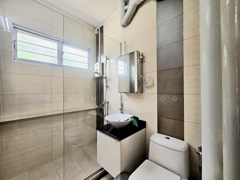 240 Tampines Street 21, 240 Tampines Street 21, 2 Bedrooms, 900 sqft, HDB Flat For Rent, by Muhammad Noor Danial, 500122678 - Bathroom - PropertyGuru.com.sg
