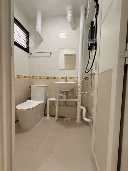 117 Bedok North Road, 117 Bedok North Road, 2 Bedrooms, 947 sqft, HDB Flat For Rent, by TAY HELEN, 500122708 - Bathroom - PropertyGuru.com.sg