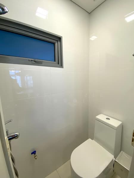 Woodhaven, 71 Woodgrove Avenue, 3 Bedrooms, 1,173 sqft, Condominium For Sale, by Brenda Zee (徐黎倫), 500122710 - Bathroom - PropertyGuru.com.sg