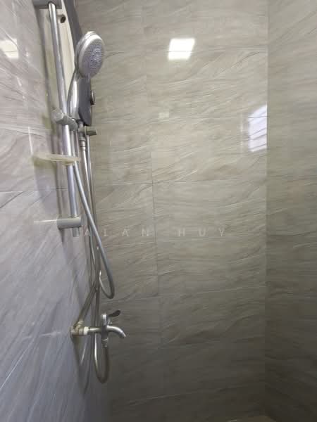 208 Jurong East Street 21, 208 Jurong East Street 21, Room Rental, 200 sqft, HDB Flat For Rent, by Alan Huy, 500122714 - Bathroom - PropertyGuru.com.sg