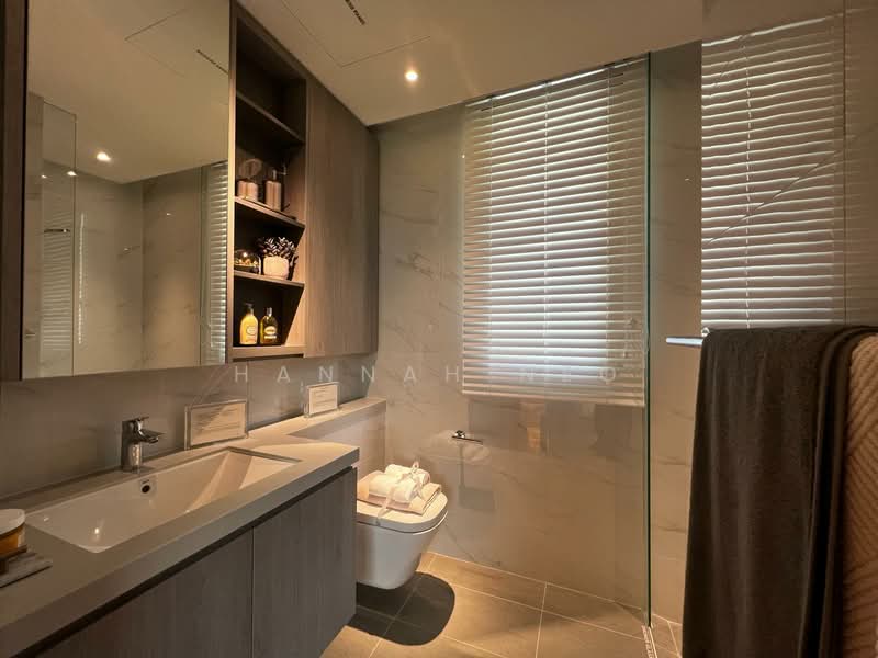 The LakeGarden Residences, 80 Yuan Ching Road, 4 Bedrooms, 1,238 sqft, Condominium For Sale, by Hannah Neo, 500122715 - Bathroom - PropertyGuru.com.sg