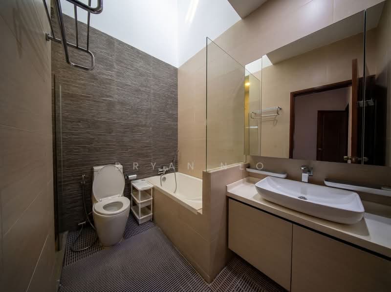 Summerlea Green, Kismis Road, 5 Bedrooms, 3,100 sqft, Terraced House For Sale, by Bryan Neo, 500122720 - Bathroom - PropertyGuru.com.sg
