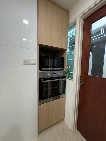 Estella Gardens, 21 - 27 Flora Road, 1 Bedroom, 656 sqft, Condominium For Rent, by Ligaya Gay Dela Cerna, 500122725 - Kitchen - PropertyGuru.com.sg