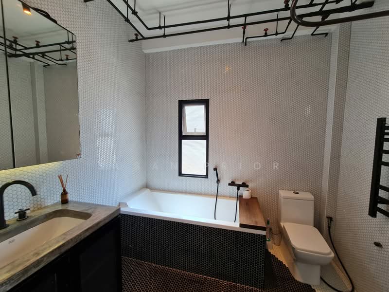 Loft Walkup @ Sing Avenue, Sing Avenue, Farrer Road, 2 Bedrooms, 1,700 sqft, Walk-up Apartment For Rent, by Susan Prior, 500122731 - PropertyGuru.com.sg