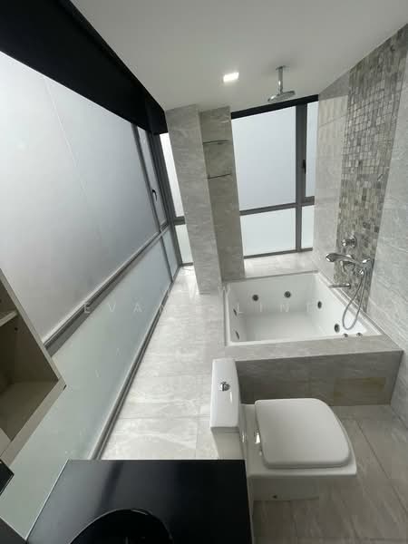 Angullia Park Residences @ Orchard, , 3 Bedrooms, 1,001 sqft, Apartment For Sale, by Low Evangeline, 500122732 - Bathroom - PropertyGuru.com.sg