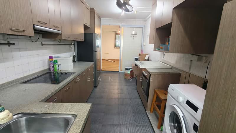 350 Bukit Batok Street 34, 350 Bukit Batok Street 34, 3 Bedrooms, 904 sqft, HDB Flat For Rent, by Sean See, 500122737 - Kitchen - PropertyGuru.com.sg