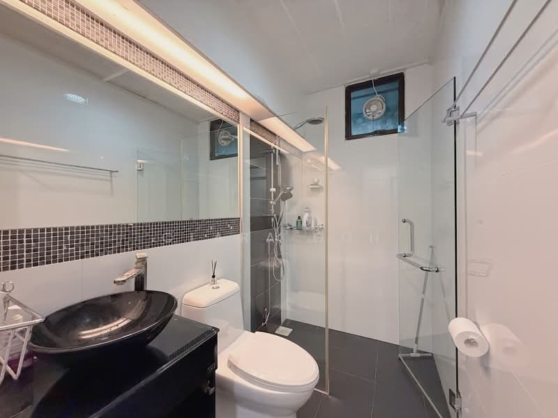 286B Toh Guan Road, 286B Toh Guan Road, 4 Bedrooms, 1,550 sqft, HDB Flat For Sale, by Clara Goh, 500122760 - Bathroom - PropertyGuru.com.sg
