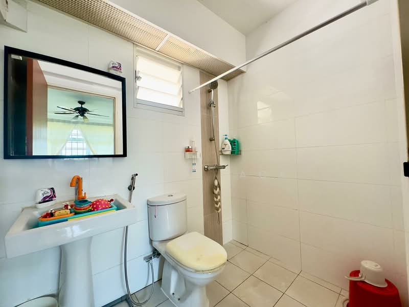 890A Tampines Avenue 1, 890A Tampines Avenue 1, 2 Bedrooms, 743 sqft, HDB Flat For Sale, by Farah Zack, 500122770 - Bathroom - PropertyGuru.com.sg