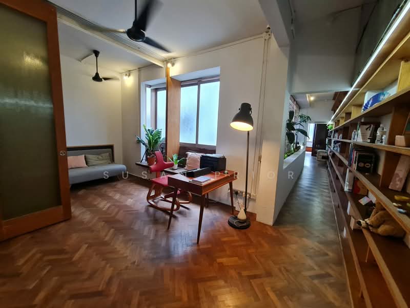 Quirky Designer Tiong Bahru, Tiong Bahru Road Conservation House, 2 Bedrooms, 1,050 sqft, Conservation House For Rent, by Susan Prior, 500122779 - Study - PropertyGuru.com.sg