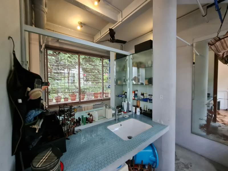 Quirky Designer Tiong Bahru, Tiong Bahru Road Conservation House, 2 Bedrooms, 1,050 sqft, Conservation House For Rent, by Susan Prior, 500122779 - Bathroom - PropertyGuru.com.sg