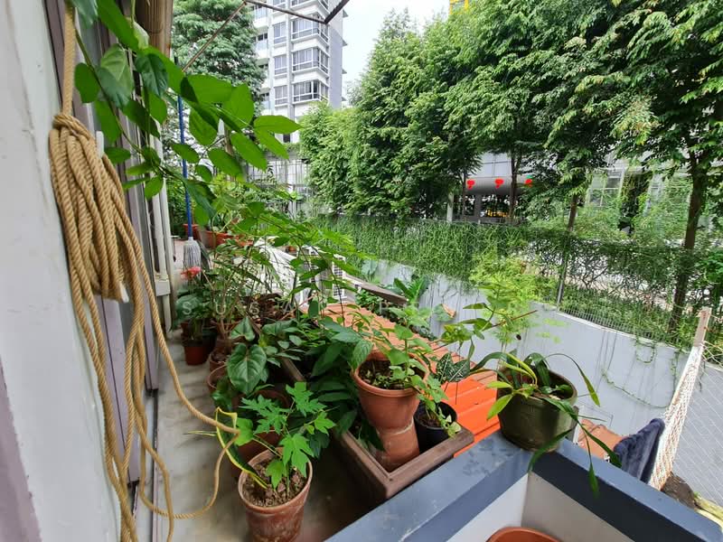 Quirky Designer Tiong Bahru, Tiong Bahru Road Conservation House, 2 Bedrooms, 1,050 sqft, Conservation House For Rent, by Susan Prior, 500122779 - Balcony - PropertyGuru.com.sg
