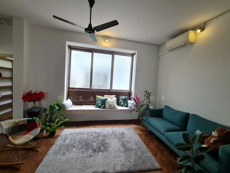 Quirky Designer Tiong Bahru, Tiong Bahru Road Conservation House, 2 Bedrooms, 1,050 sqft, Conservation House For Rent, by Susan Prior, 500122779 - Living Room - PropertyGuru.com.sg
