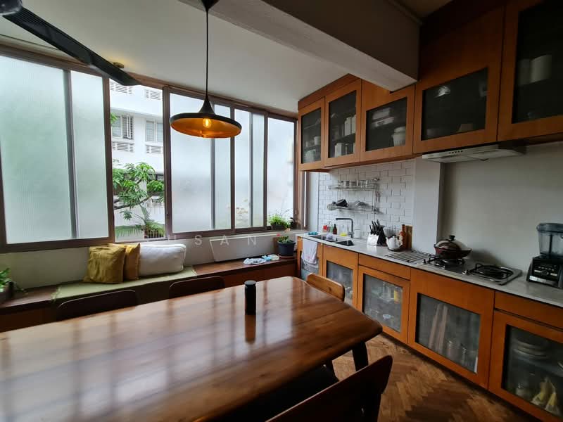 Quirky Designer Tiong Bahru, Tiong Bahru Road Conservation House, 2 Bedrooms, 1,050 sqft, Conservation House For Rent, by Susan Prior, 500122779 - PropertyGuru.com.sg