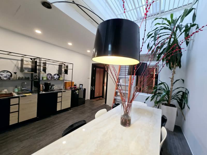 D10 Conservation Style With Pizzazz, Devonshire Road, Orchard Road, 3 Bedrooms, 3,950 sqft, Conservation House For Sale, by Susan Prior, 500122795 - PropertyGuru.com.sg