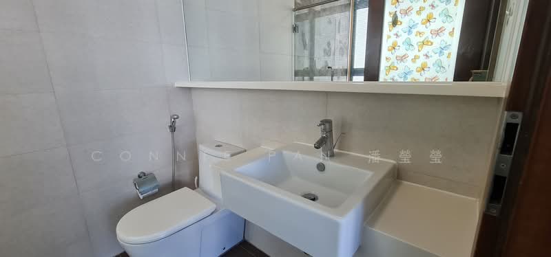 City Square Residences, 2 Kitchener Link, 2 Bedrooms, 840 sqft, Condominium For Rent, by Connie Pan 潘瑩瑩, 500122797 - Bathroom - PropertyGuru.com.sg
