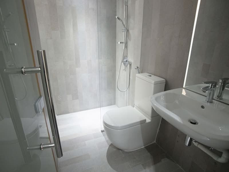 Emerald Classic 4 Bed 4 Bath, Nearby Emerald Hill Street, 4 Bedrooms, 2,550 sqft, Conservation House For Sale, by Susan Prior, 500122802 - Bathroom - PropertyGuru.com.sg