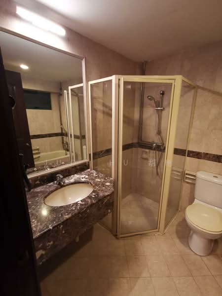 The Bencoolen, 180 Bencoolen Street, 2 Bedrooms, 829 sqft, Apartment For Sale, by Judy Hu 胡艳, 500122807 - Bathroom - PropertyGuru.com.sg