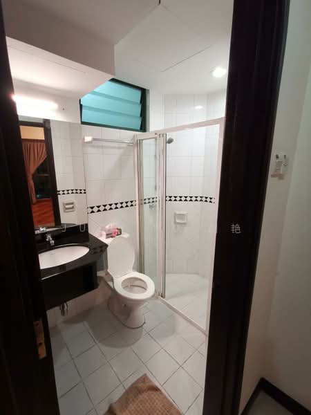The Bencoolen, 180 Bencoolen Street, 2 Bedrooms, 829 sqft, Apartment For Sale, by Judy Hu 胡艳, 500122807 - Bathroom - PropertyGuru.com.sg