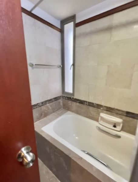 Parc Vista, 456 Corporation Road, Room Rental, 200 sqft, Condominium For Rent, by Lee Yoong Tai Esther, 500122809 - Bathroom - PropertyGuru.com.sg