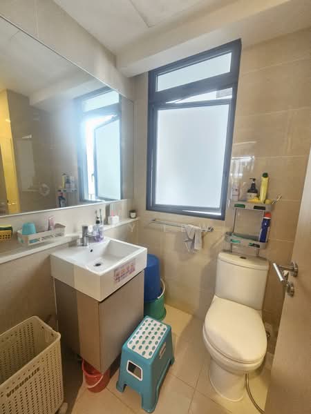Twin Waterfalls, 114 Punggol Walk, 3 Bedrooms, 1,119 sqft, Executive Condominium For Sale, by Ivy Lew, 500122836 - Bathroom - PropertyGuru.com.sg