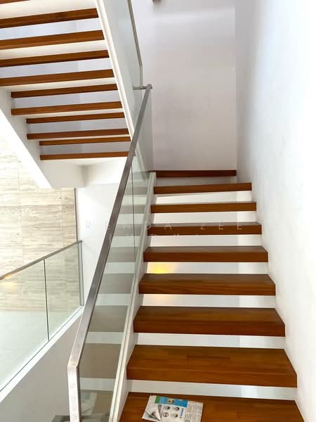 FOREIGNERS ELIGIBLE!!! Woodhaven Townhouse ✧ Near Schools & MRT, Woodgrove Avenue, Woodlands, Woodhaven, 4 Bedrooms, 3,358 sqft, Town House For Sale, by Brenda Zee (徐黎倫), 500122849 - Staircase - PropertyGuru.com.sg