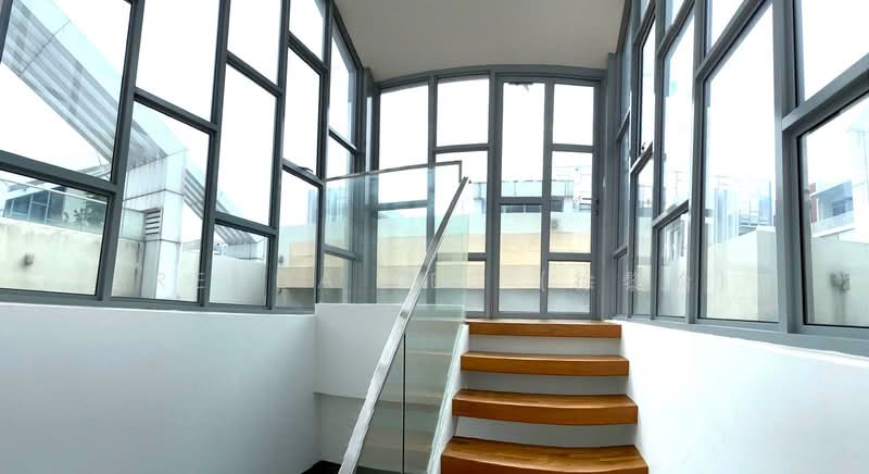 FOREIGNERS ELIGIBLE!!! Woodhaven Townhouse ✧ Near Schools & MRT, Woodgrove Avenue, Woodlands, Woodhaven, 4 Bedrooms, 3,358 sqft, Town House For Sale, by Brenda Zee (徐黎倫), 500122849 - Staircase to Roof Terrace - PropertyGuru.com.sg