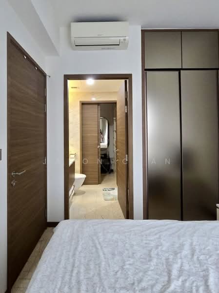 Queens Peak, 1 Dundee Road, 2 Bedrooms, 484 sqft, Condominium For Sale, by Jason Chan, 500122857 - Bathroom - PropertyGuru.com.sg