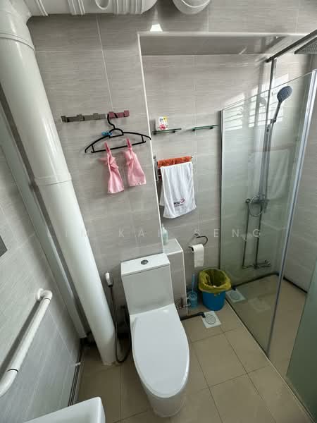 401 Serangoon Avenue 1, 401 Serangoon Avenue 1, 3 Bedrooms, 1,130 sqft, HDB Flat For Sale, by Lim Kah Seng, 500122864 - Bathroom - PropertyGuru.com.sg
