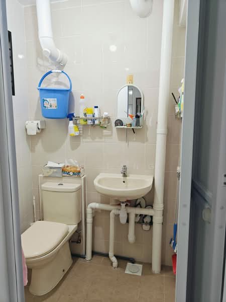 225A Jurong East Street 21, 225A Jurong East Street 21, 2 Bedrooms, 721 sqft, HDB Flat For Sale, by Jo Tang, 500122866 - Bathroom - PropertyGuru.com.sg
