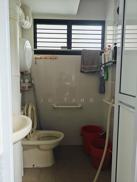 225A Jurong East Street 21, 225A Jurong East Street 21, 2 Bedrooms, 721 sqft, HDB Flat For Sale, by Jo Tang, 500122866 - Bathroom - PropertyGuru.com.sg