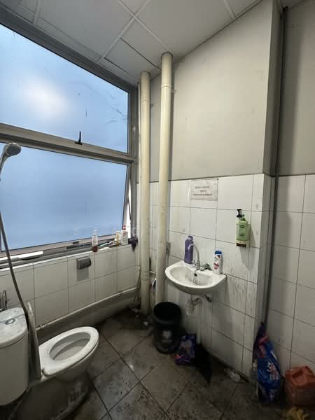 West Connect Building, 10 Buroh Street, 2,822 sqft, Factory / Workshop (B2) For Sale, by Stacy Lam, 500122869 - Bathroom - CommercialGuru.com.sg