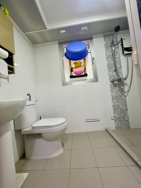 365B Sembawang Crescent, 365B Sembawang Crescent, 3 Bedrooms, 1,001 sqft, HDB Flat For Sale, by Ashcvin Mani, 500122880 - Bathroom - PropertyGuru.com.sg