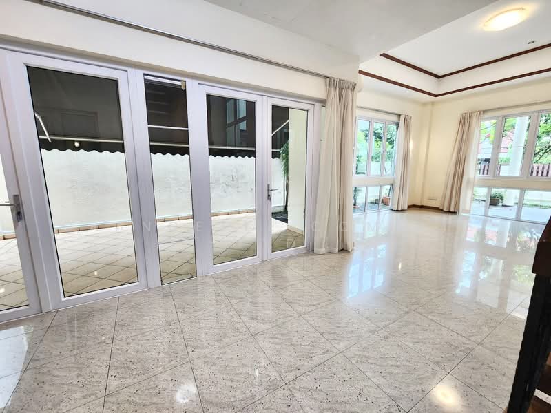 Princess of Wales Road, , 5 Bedrooms, 5,000 sqft, Semi-Detached House For Rent, by JIMMY, 500122889 - Side patio - PropertyGuru.com.sg