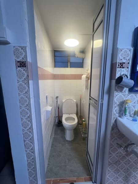 44 Telok Blangah Drive, 44 Telok Blangah Drive, 2 Bedrooms, 818 sqft, HDB Flat For Rent, by Ryan Wong, 500122900 - Bathroom - PropertyGuru.com.sg