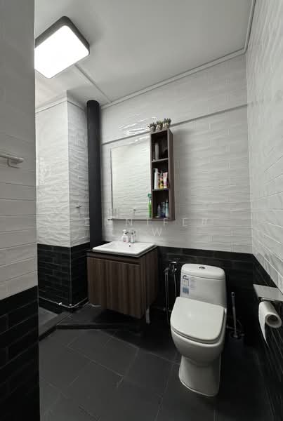 611 Yishun Street 61, 611 Yishun Street 61, 4 Bedrooms, 1,572 sqft, HDB Flat For Sale, by Jennifer Low, 500122917 - Bathroom - PropertyGuru.com.sg