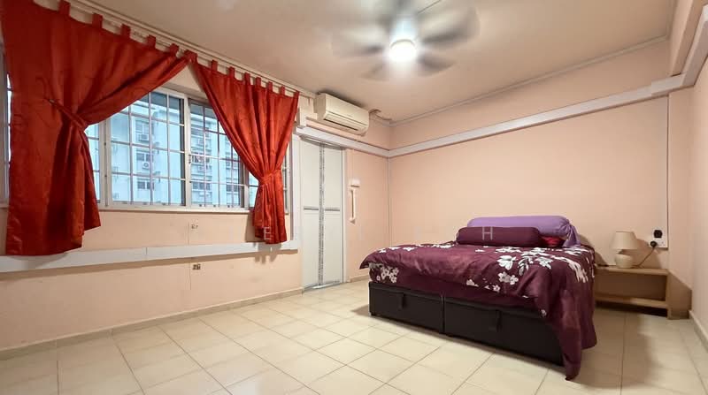 168 Woodlands Street 11, 168 Woodlands Street 11, 3 Bedrooms, 1,055 sqft, HDB Flat For Rent, by Cheryl Soh, 500122918 - Master Bedroom - PropertyGuru.com.sg
