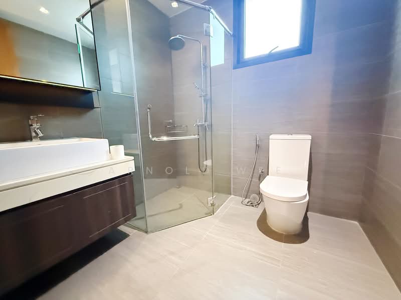 Jalan Jarak, Jalan Jarak, 6 Bedrooms, 5,255 sqft, Semi-Detached House For Sale, by Arnold Wee, 500122921 - Bathroom - PropertyGuru.com.sg