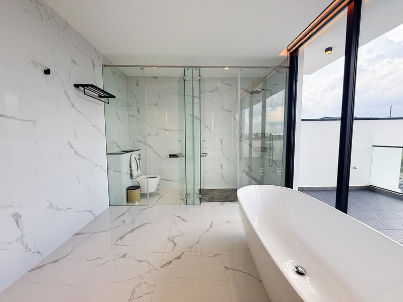 Jalan Jarak, Jalan Jarak, 6 Bedrooms, 5,255 sqft, Semi-Detached House For Sale, by Arnold Wee, 500122921 - Bathroom - PropertyGuru.com.sg