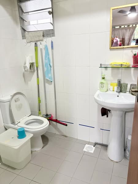 591A Ang Mo Kio Street 51, 591A Ang Mo Kio Street 51, 2 Bedrooms, 732 sqft, HDB Flat For Sale, by Kelvin Poh, 500122928 - Bathroom - PropertyGuru.com.sg