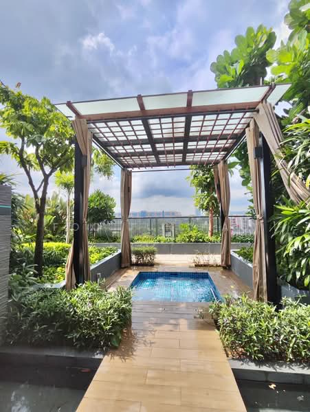 Parc Riviera, 101 West Coast Vale, 1 Bedroom, 463 sqft, Condominium For Sale, by Foo Jun Hao, 500122937 - Jacuzzi - PropertyGuru.com.sg